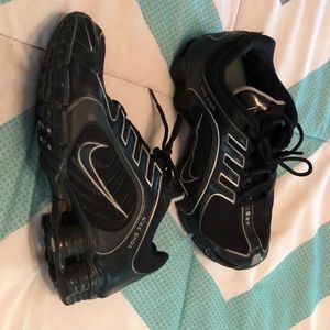 Black Nike Shox